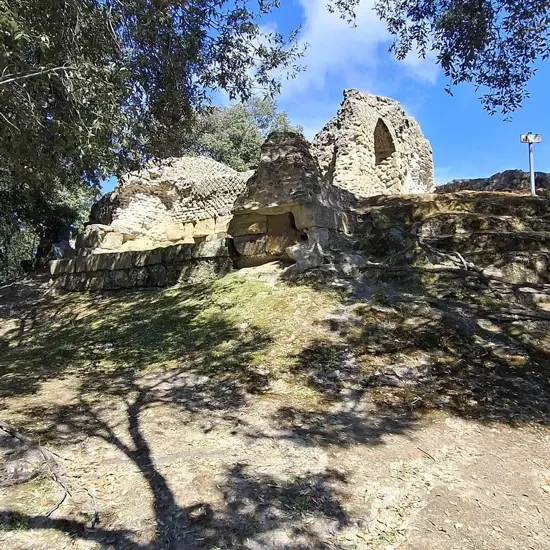 Cumae Temple of Zeus.jpg