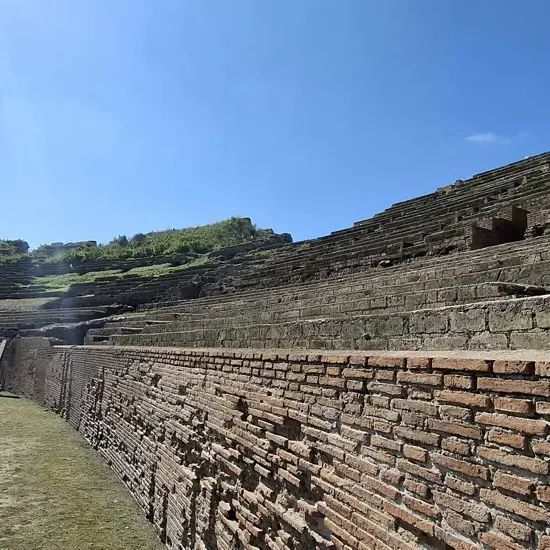 Pozzuoli Ampitheatre.jpg