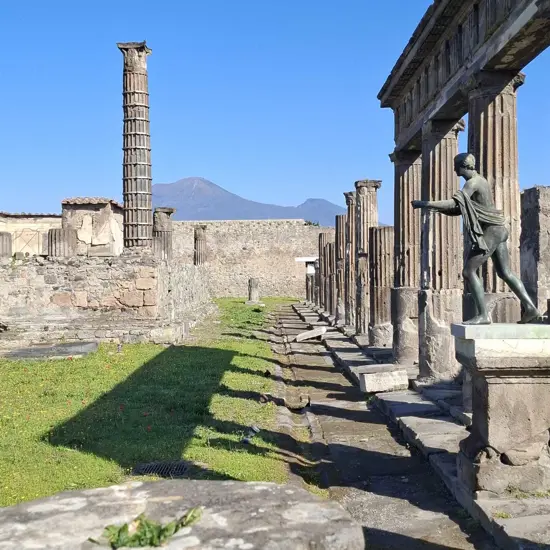 Pompeii Temple of Apollo.jpg